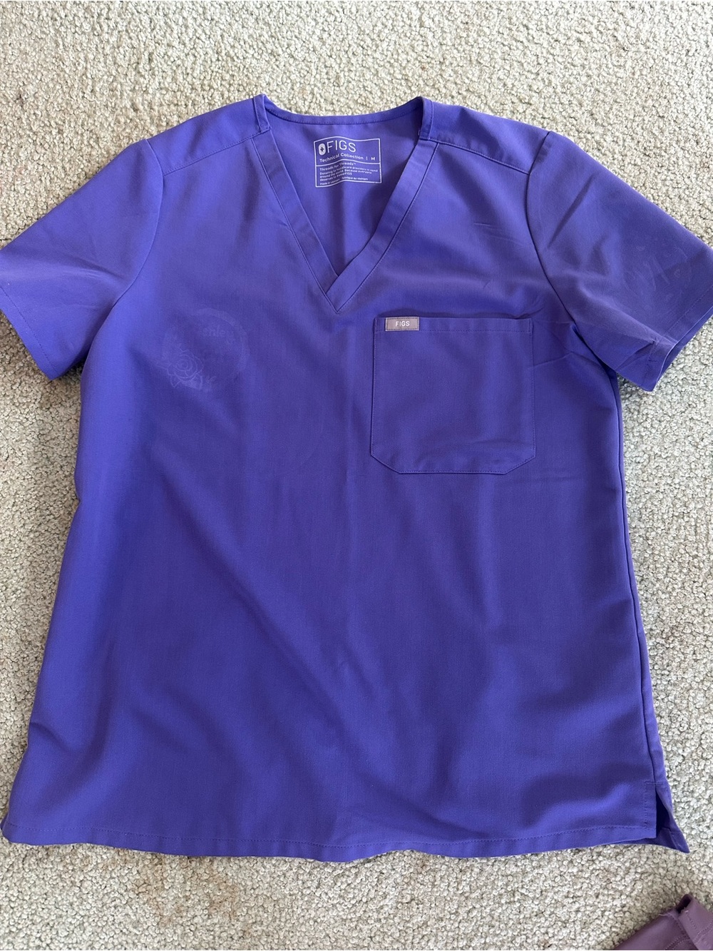 FIGS AMYTHYST Catarina V-Neck Scrub Top with Chest Pocket- SIZE MEDIUM